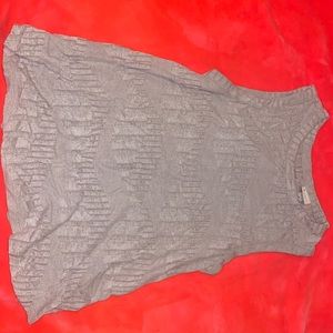 A casual cut sleeve shirt